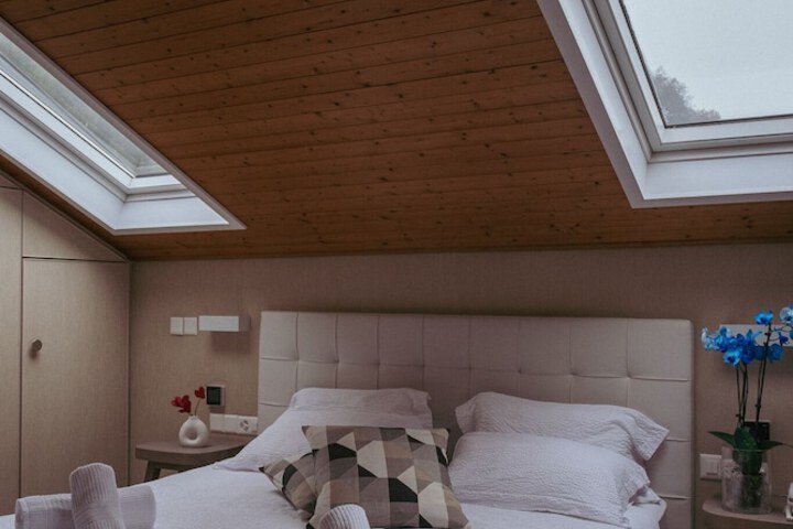 Room 3 of 37