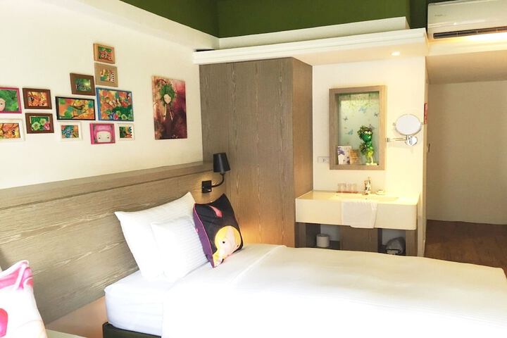 Room 18 of 51