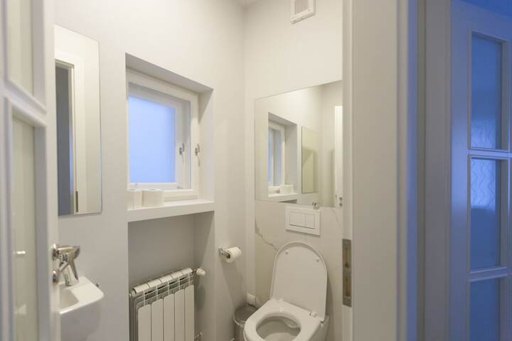 Room 15 of 36