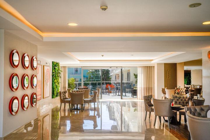 Hotel Interior 8 of 139