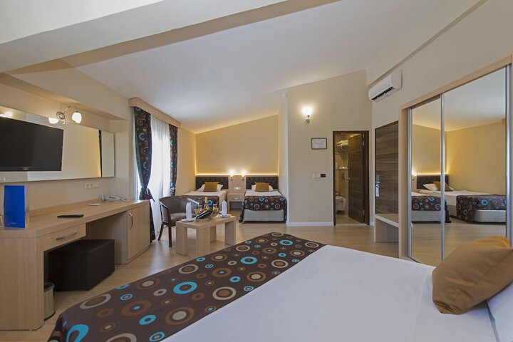 Room 9 of 28