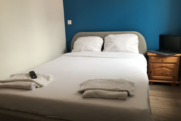 Room 8 of 158