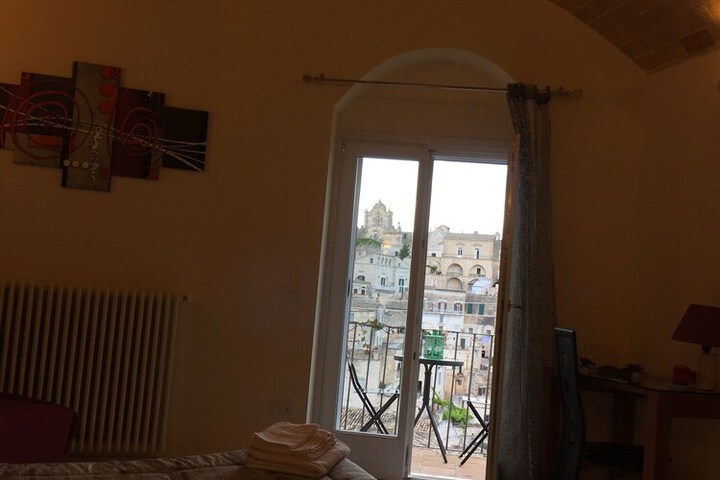Room 2 of 6
