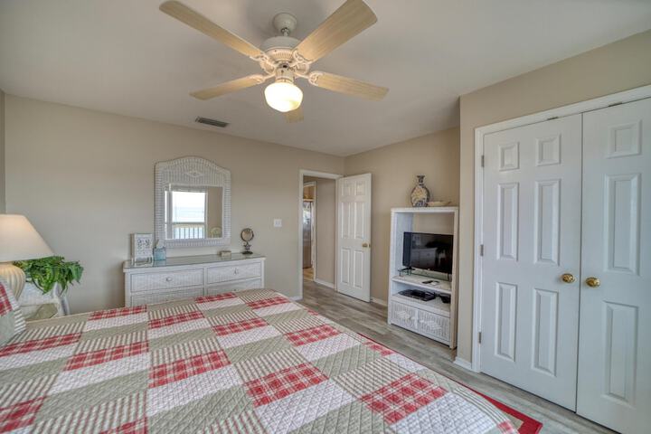 Room 6 of 23