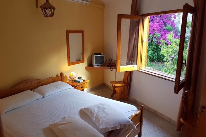 Room 5 of 28