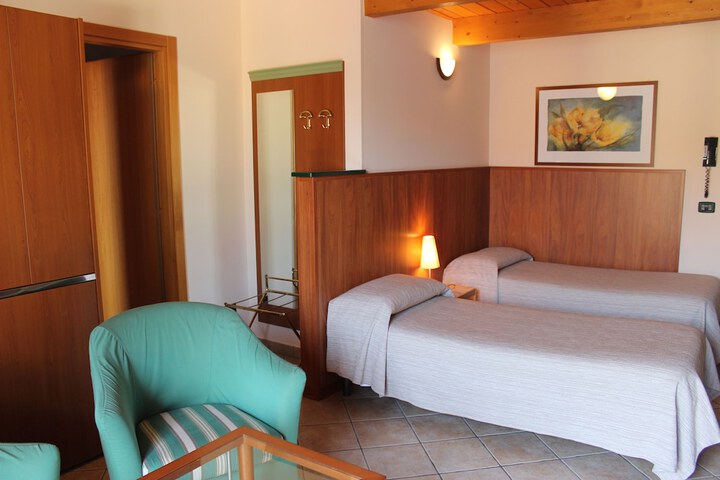 Room 9 of 26