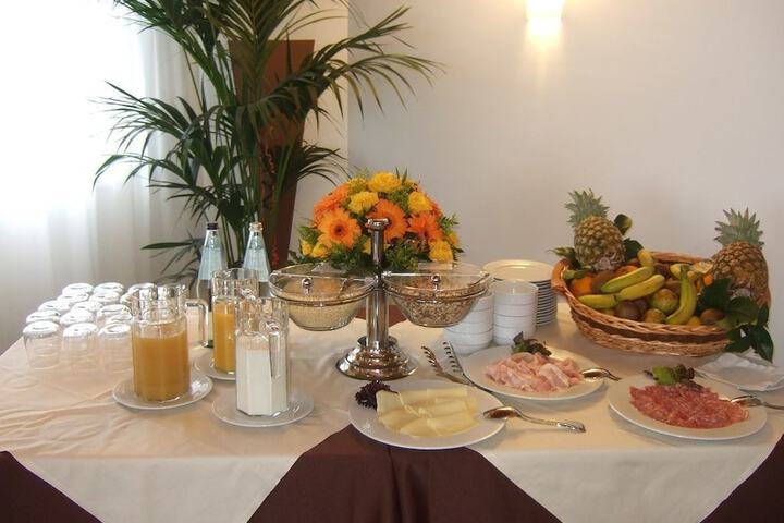 Dining 65 of 93