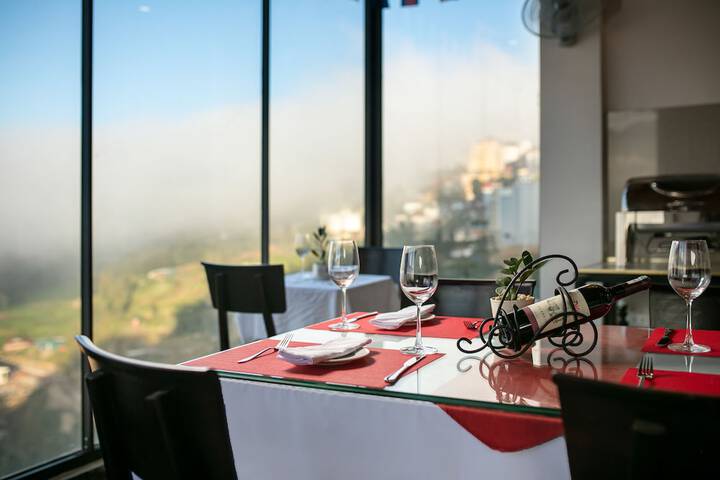 Dining 30 of 52
