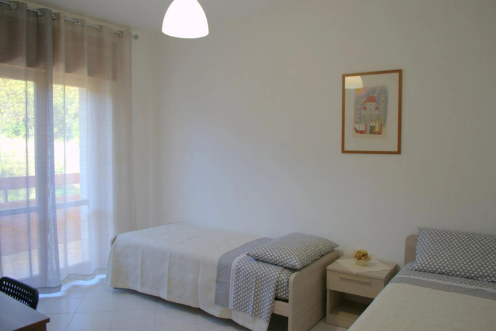 Room 5 of 10