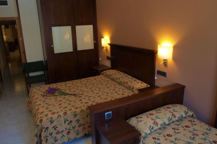 Room 9 of 50