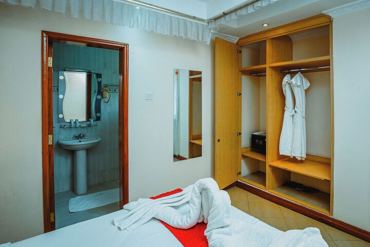 Room 4 of 19