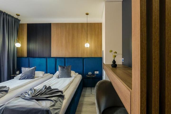 Room 10 of 17