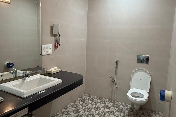 Room 73 of 143