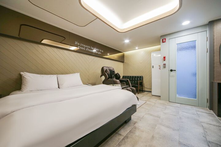 Room 40 of 70