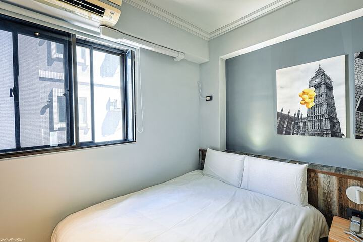 Room 21 of 42