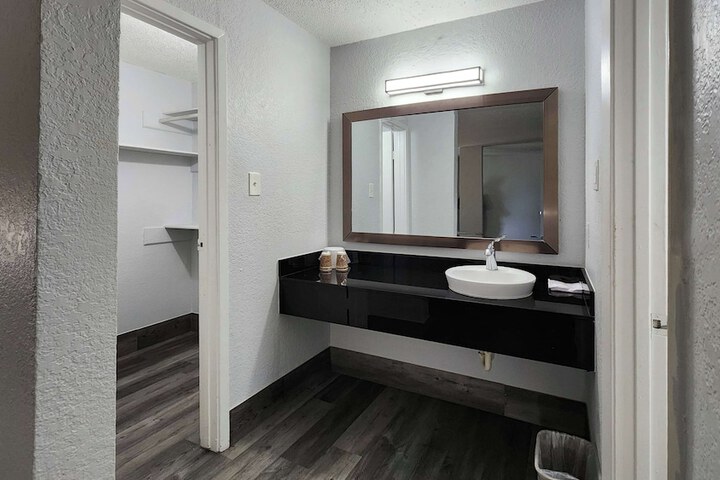 Room 28 of 50