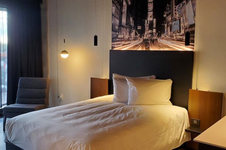 Room 8 of 36