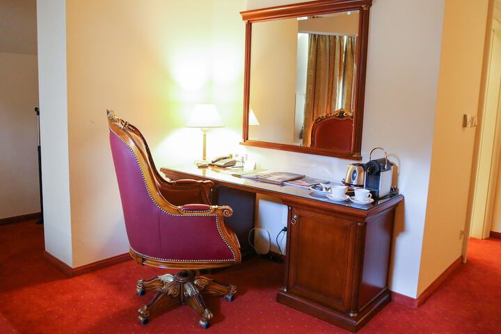 Room 33 of 97