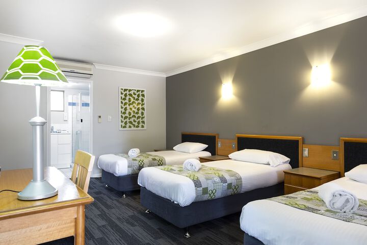 Room 10 of 85