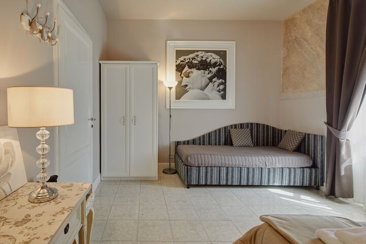 Room 21 of 46