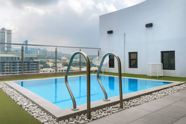 Hotel Pool