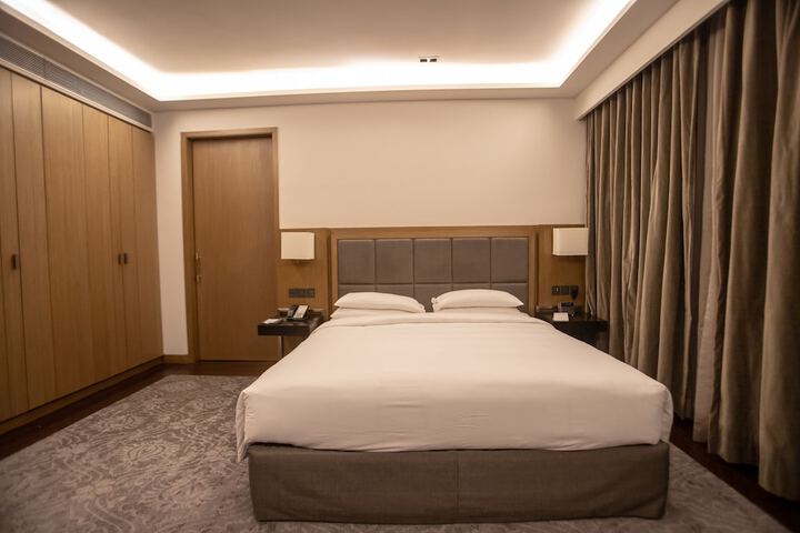 Room 9 of 94