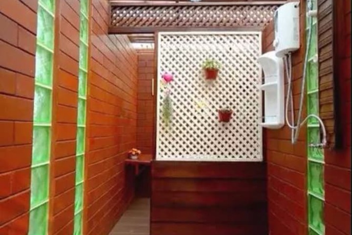 Room 5 of 6
