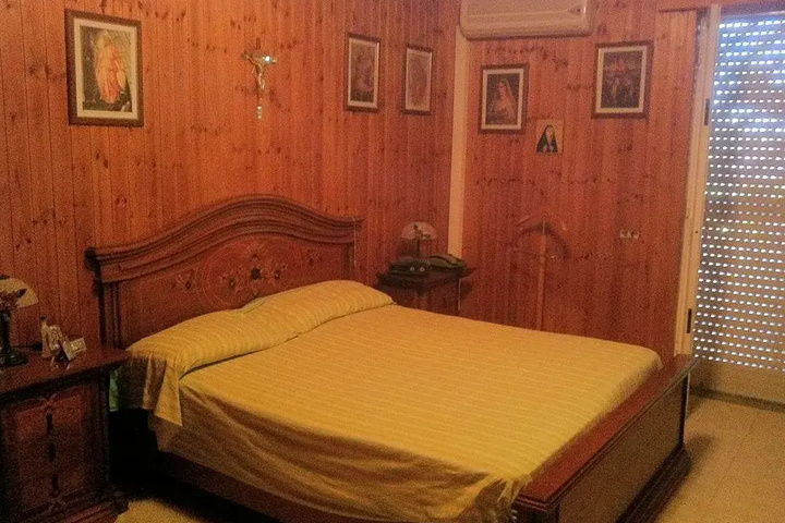 Room 2 of 11