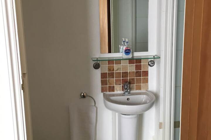 Room 17 of 28