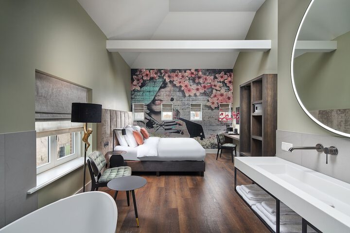 Room 8 of 25