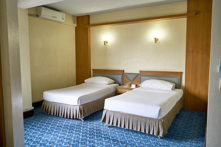 Room 13 of 39