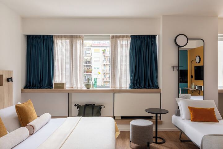 Room 35 of 69