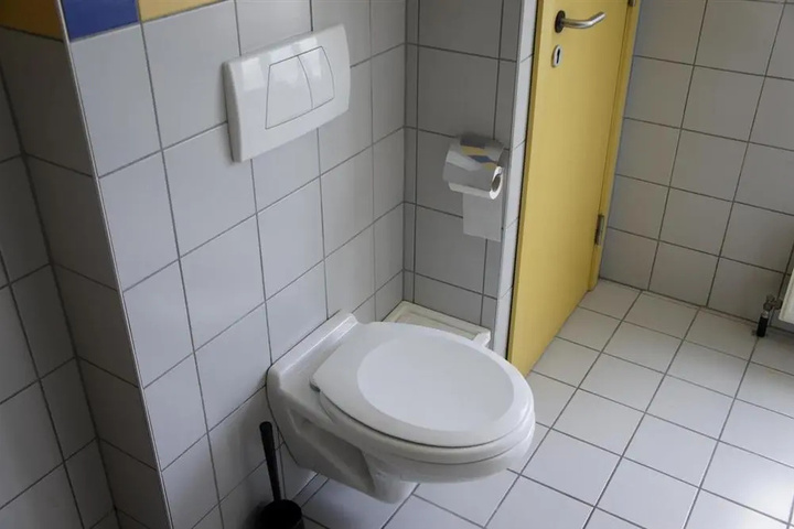Room 8 of 15