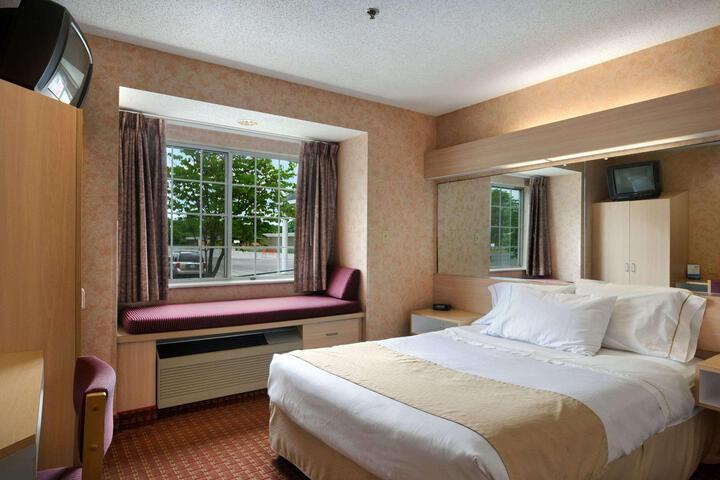 1 Queen Bed (1 of 24)