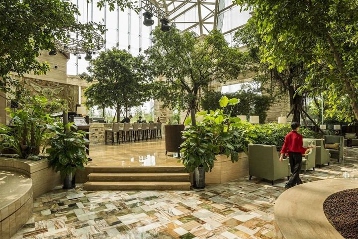 Entrance & Lobby