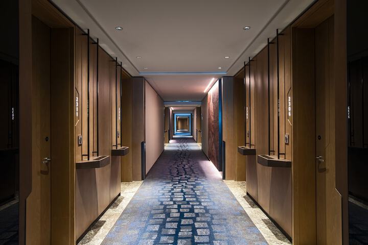 Room 12 of 118
