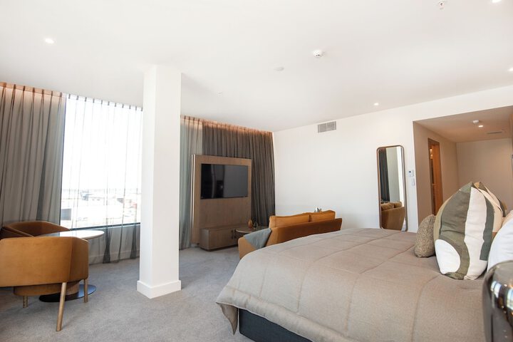 Room 10 of 42