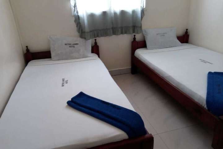 Room 4 of 18