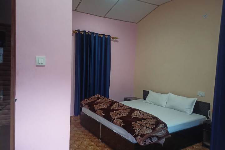 Room 6 of 14