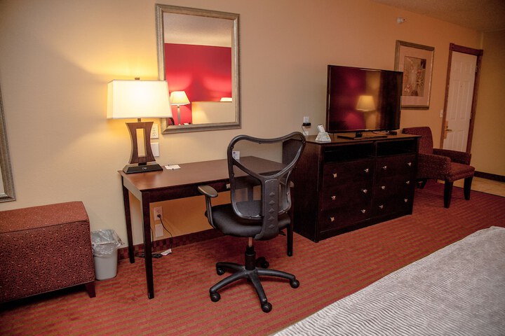 1 King Bed (8 of 12)