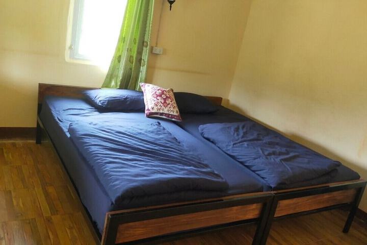 Room 7 of 25