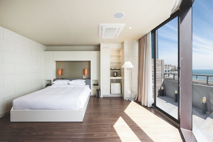 Room 103 of 151
