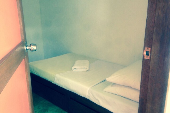 Room 16 of 62