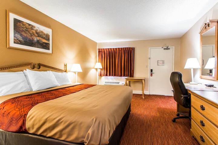 1 King Bed (4 of 12)