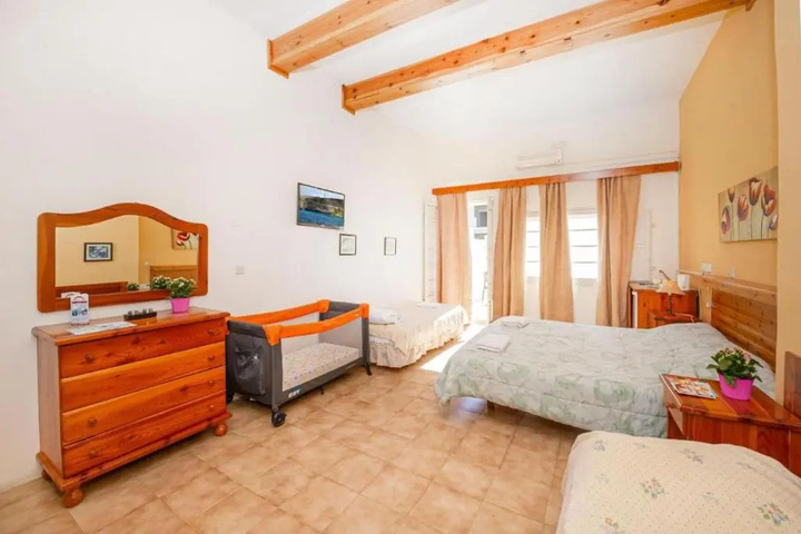 Room 6 of 17