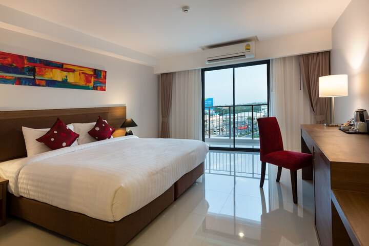 Room 5 of 103