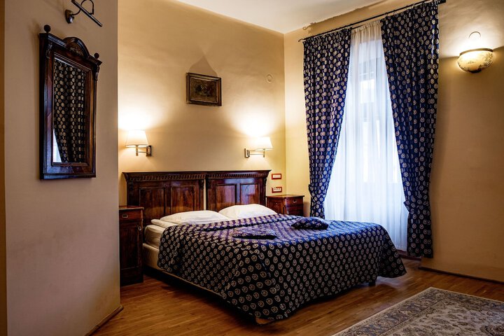 Room 9 of 74