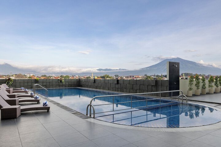 Pool Hotel