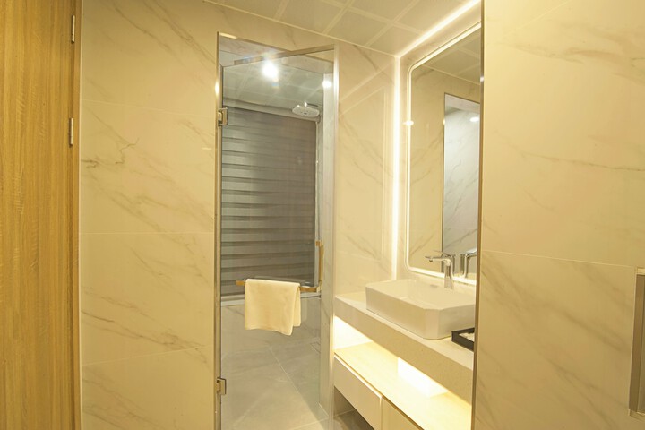 Room 20 of 28