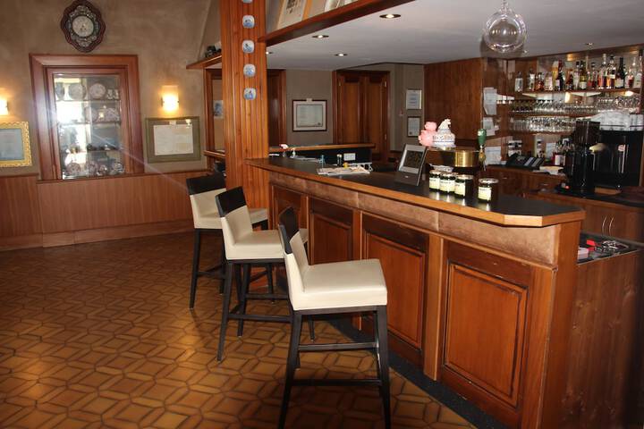 Lounge 36 of 55